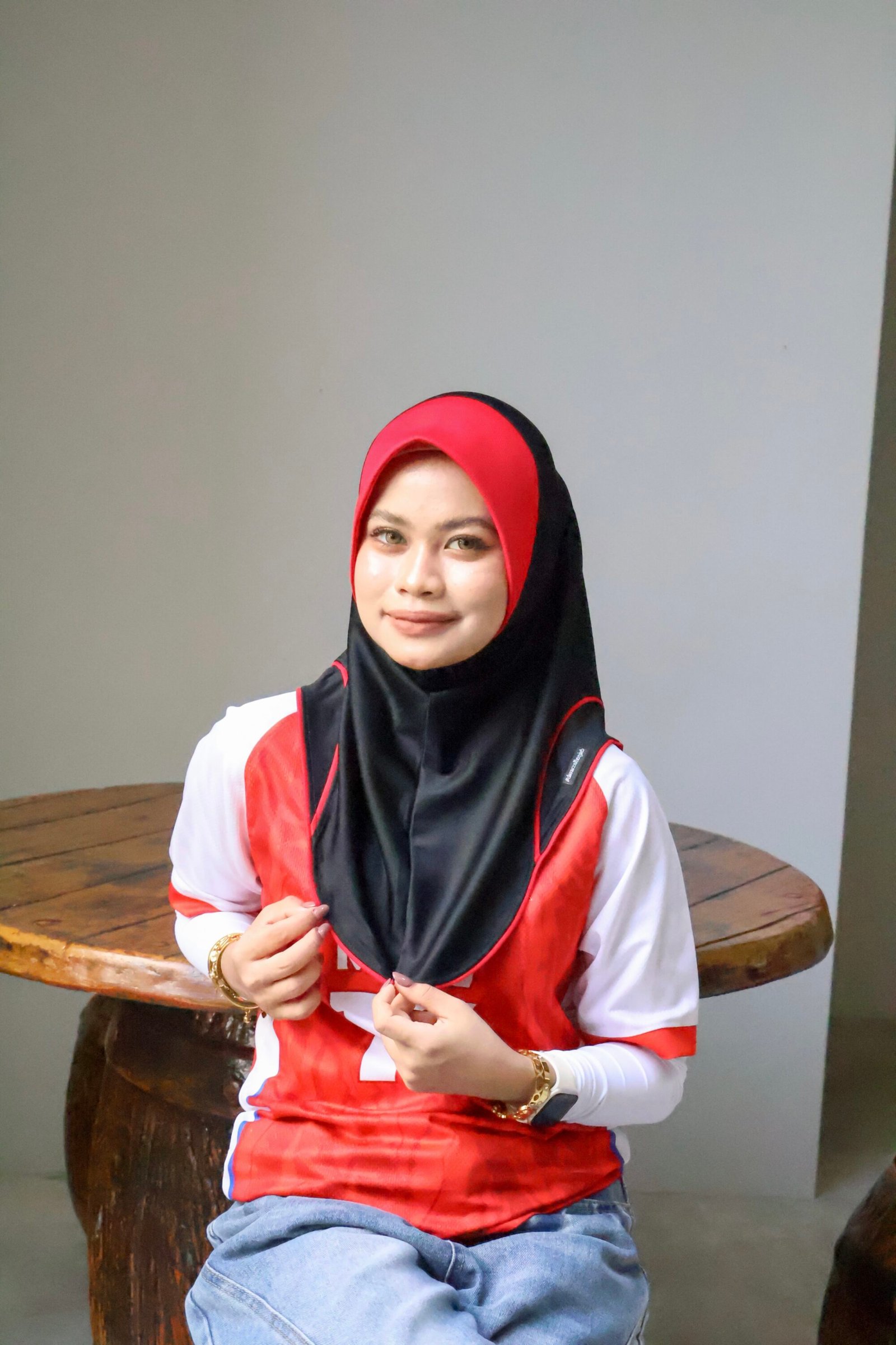 BLACK RED SPORT JERSEY HEEJAB