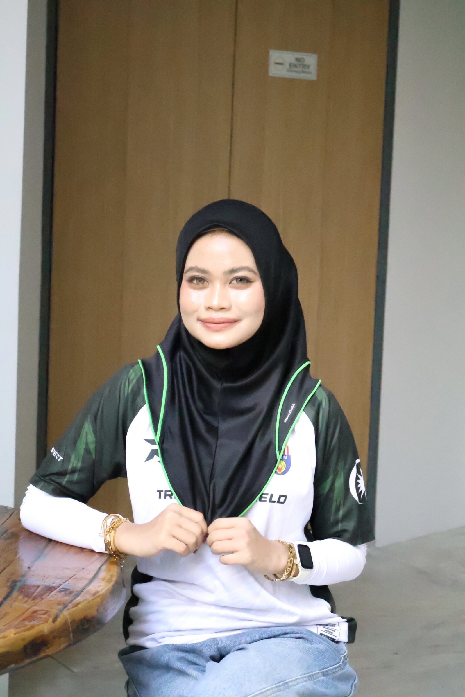 ALL BLACK GREEN SPORT JERSEY HEEJAB