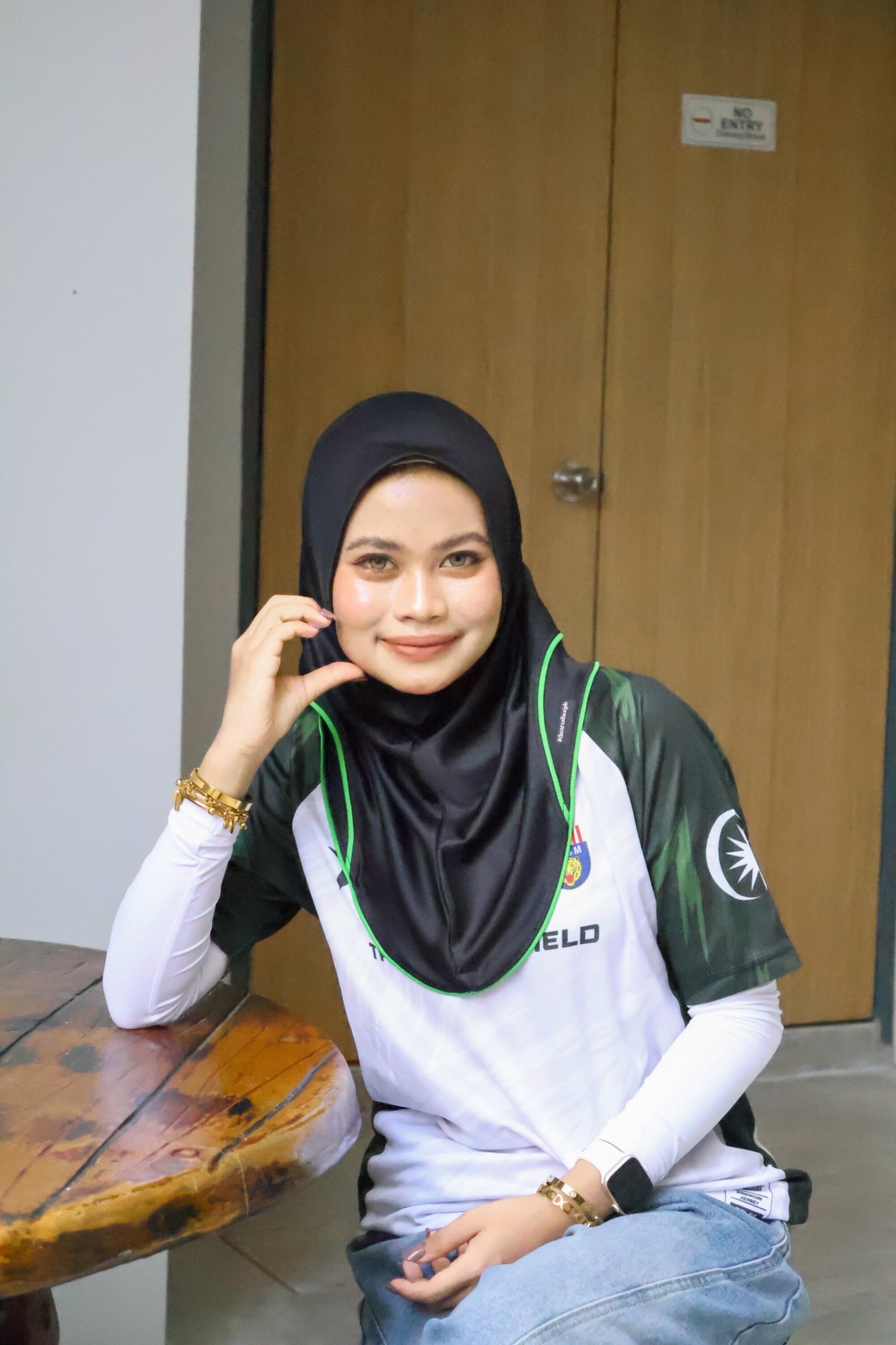 ALL BLACK GREEN SPORT JERSEY HEEJAB